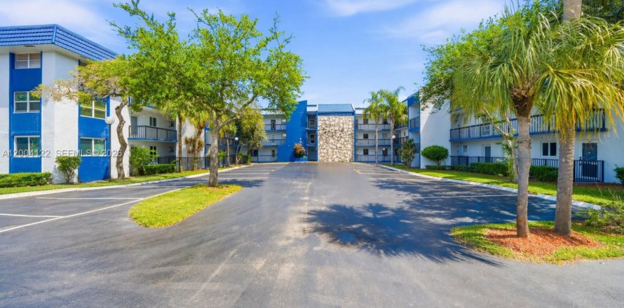 Condo in Margate, Florida, 1 bedroom  № 2068434