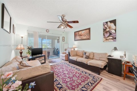 Condo in Margate, Florida, 1 bedroom  № 2068434 - photo 4