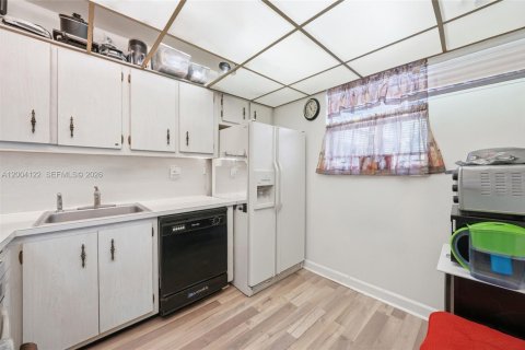 Condo in Margate, Florida, 1 bedroom  № 2068434 - photo 2