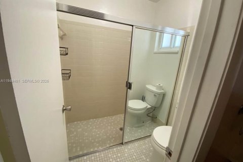 Propiedad comercial en alquiler en Miami, Florida, 127 m2 № 2011750 - foto 3