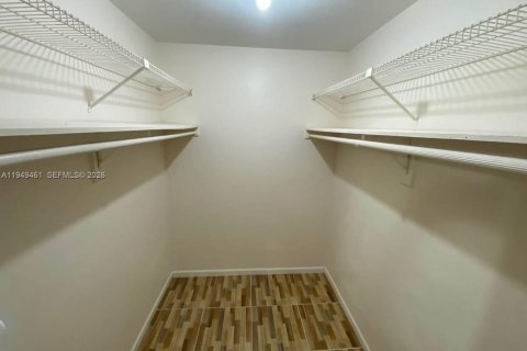 Propiedad comercial en alquiler en Miami, Florida, 127 m2 № 2011750 - foto 4