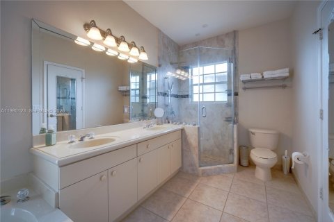 House in Miami, Florida 3 bedrooms, 155.33 sq.m. № 2044288 - photo 10