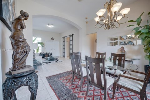 House in Miami, Florida 3 bedrooms, 155.33 sq.m. № 2044288 - photo 3