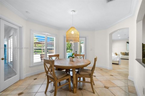 Villa ou maison à vendre à Pinecrest, Floride: 5 chambres, 439.61 m2 № 2064722 - photo 7
