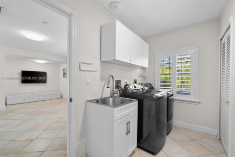 Villa ou maison à vendre à Pinecrest, Floride: 5 chambres, 439.61 m2 № 2064722 - photo 24