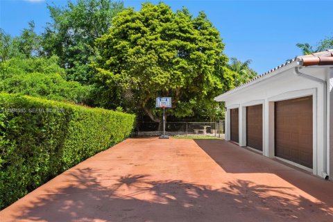 Villa ou maison à vendre à Pinecrest, Floride: 5 chambres, 439.61 m2 № 2064722 - photo 28