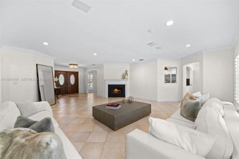 Villa ou maison à vendre à Pinecrest, Floride: 5 chambres, 439.61 m2 № 2064722 - photo 2