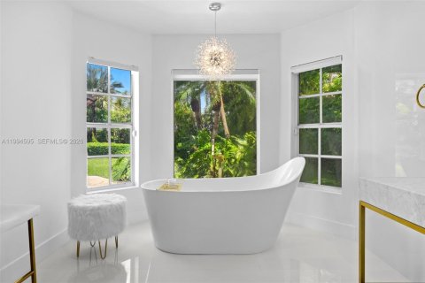 Villa ou maison à vendre à Pinecrest, Floride: 5 chambres, 439.61 m2 № 2064722 - photo 12