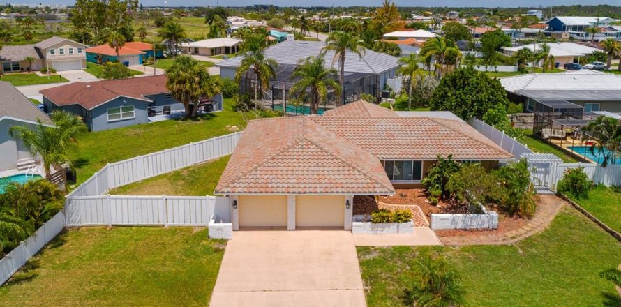 Casa en New Port Richey, Florida 3 dormitorios, 147.34 m2 № 2228311