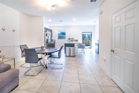 Touwnhouse à vendre à Fort Lauderdale, Floride: 3 chambres, 142.98 m2 № 2010109 - photo 3