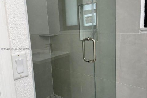 House in North Miami, Florida 3 bedrooms, 104.42 sq.m. № 2001420 - photo 12