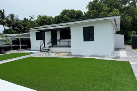 House in North Miami, Florida 3 bedrooms, 104.42 sq.m. № 2001420 - photo 2