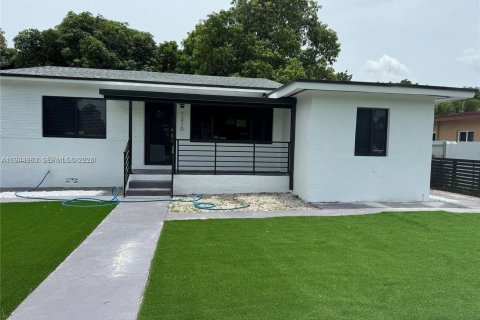 House in North Miami, Florida 3 bedrooms, 104.42 sq.m. № 2001420
