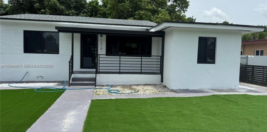 House in North Miami, Florida 3 bedrooms, 104.42 sq.m. № 2001420