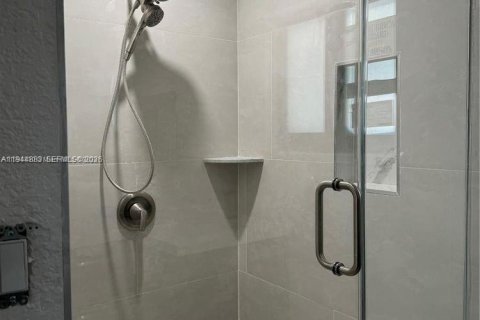 House in North Miami, Florida 3 bedrooms, 104.42 sq.m. № 2001420 - photo 8