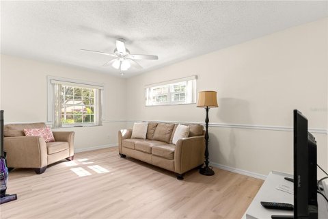 House in Ocala, Florida 2 bedrooms, 172.43 sq.m. № 1912035 - photo 11