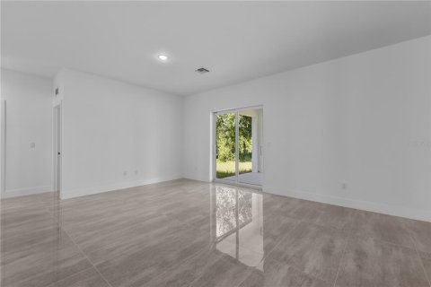 House in Lehigh Acres, Florida 4 bedrooms, 151.62 sq.m. № 2238437 - photo 11