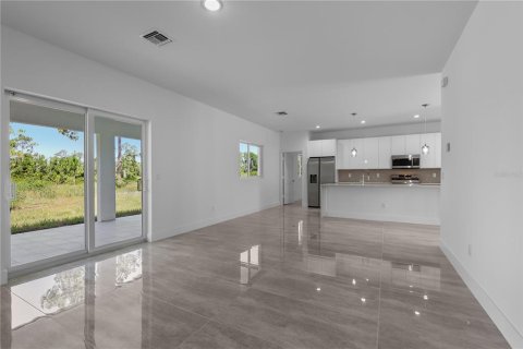 House in Lehigh Acres, Florida 4 bedrooms, 151.62 sq.m. № 2238437 - photo 10