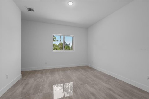 House in Lehigh Acres, Florida 4 bedrooms, 151.62 sq.m. № 2238437 - photo 15