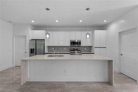 House in Lehigh Acres, Florida 4 bedrooms, 151.62 sq.m. № 2238437 - photo 5
