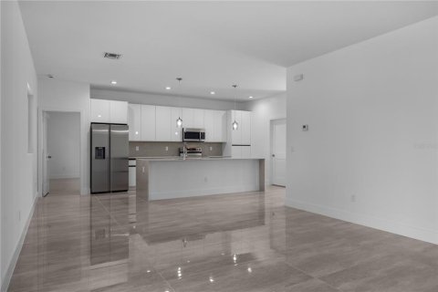 House in Lehigh Acres, Florida 4 bedrooms, 151.62 sq.m. № 2238437 - photo 8