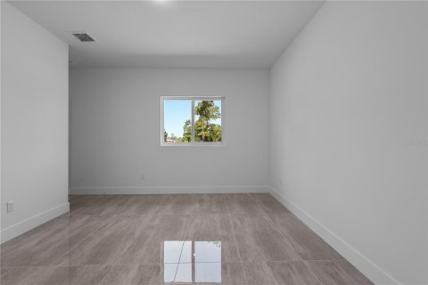 House in Lehigh Acres, Florida 4 bedrooms, 151.62 sq.m. № 2238437 - photo 18