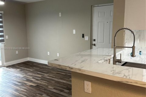 Снять в аренду кондоминиум в Хомстед, Флорида 1 спальня, 60.39м2, № 1948967 - фото 9