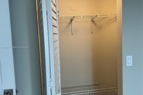 Снять в аренду кондоминиум в Хомстед, Флорида 1 спальня, 60.39м2, № 1948967 - фото 20