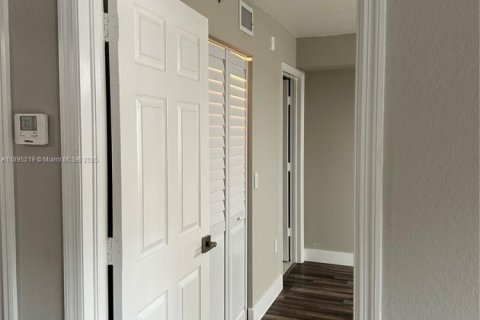 Снять в аренду кондоминиум в Хомстед, Флорида 1 спальня, 60.39м2, № 1948967 - фото 25