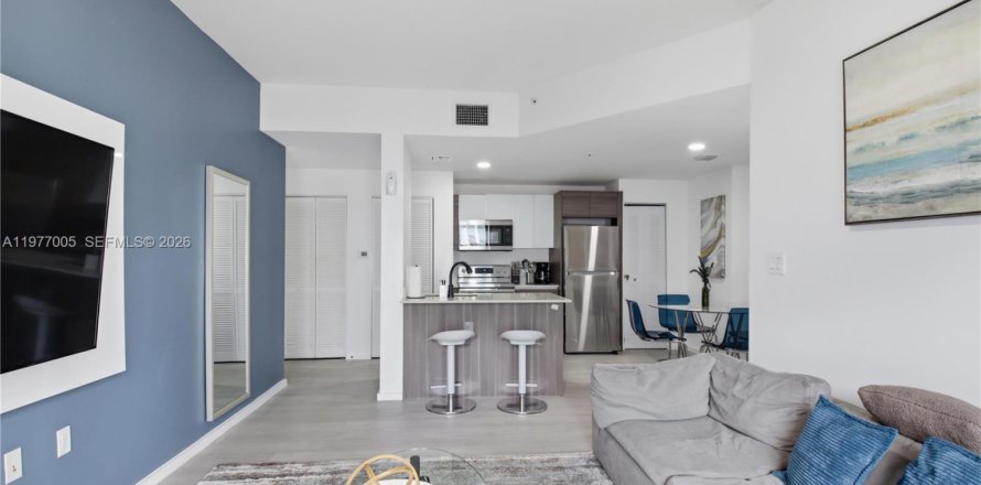 Condominio en Miami, Florida, 2 dormitorios № 2042903