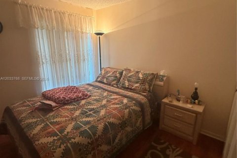 House in Miami, Florida 3 bedrooms, 131.09 sq.m. № 2078047 - photo 8