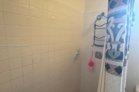 House in Miami, Florida 3 bedrooms, 131.09 sq.m. № 2078047 - photo 20