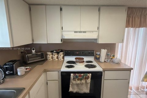 House in Miami, Florida 3 bedrooms, 131.09 sq.m. № 2078047 - photo 5