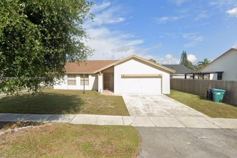 House in Miami, Florida 3 bedrooms, 131.09 sq.m. № 2078047