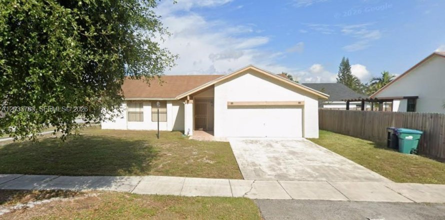 House in Miami, Florida 3 bedrooms, 131.09 sq.m. № 2078047
