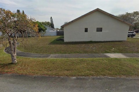 House in Miami, Florida 3 bedrooms, 131.09 sq.m. № 2078047 - photo 23