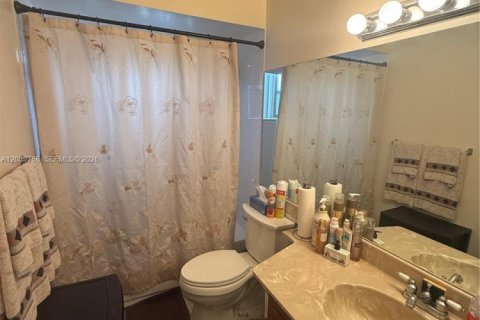 House in Miami, Florida 3 bedrooms, 131.09 sq.m. № 2078047 - photo 11