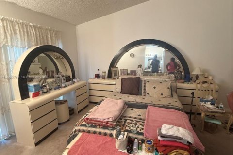 House in Miami, Florida 3 bedrooms, 131.09 sq.m. № 2078047 - photo 21