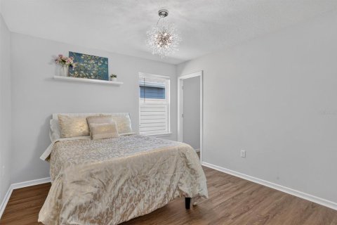 House in Orlando, Florida 4 bedrooms, 190.91 sq.m. № 2389053 - photo 25
