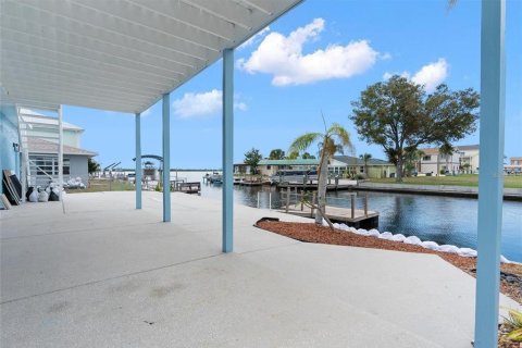 House in Hudson, Florida 6 bedrooms, 186.27 sq.m. № 1810305 - photo 30