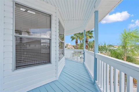 House in Hudson, Florida 6 bedrooms, 186.27 sq.m. № 1810305 - photo 5