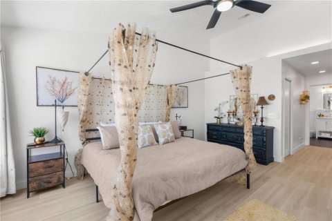 House in Hudson, Florida 6 bedrooms, 186.27 sq.m. № 1810305 - photo 18