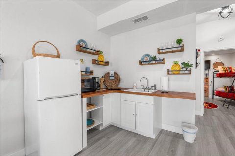 House in Hudson, Florida 6 bedrooms, 186.27 sq.m. № 1810305 - photo 26