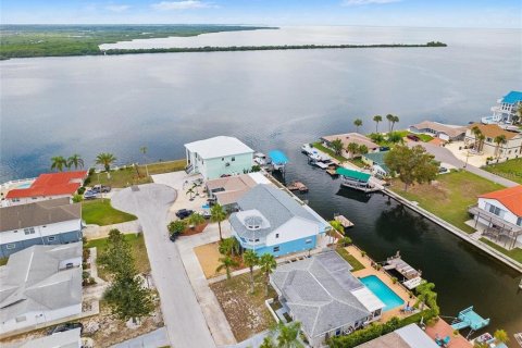 House in Hudson, Florida 6 bedrooms, 186.27 sq.m. № 1810305 - photo 3