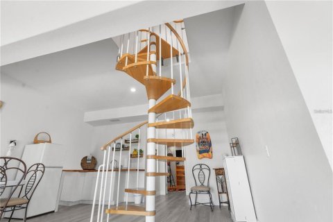 House in Hudson, Florida 6 bedrooms, 186.27 sq.m. № 1810305 - photo 25