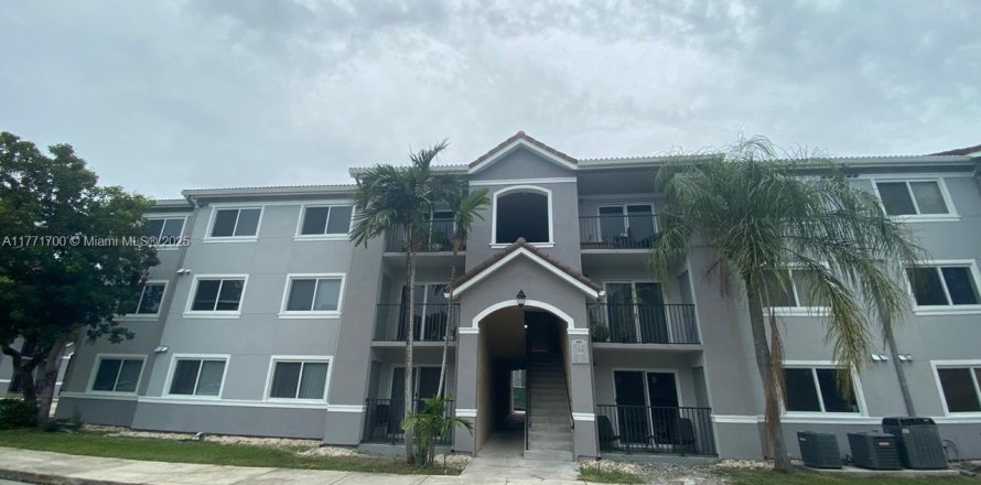 Condominio en Homestead, Florida, 2 dormitorios  № 1691798