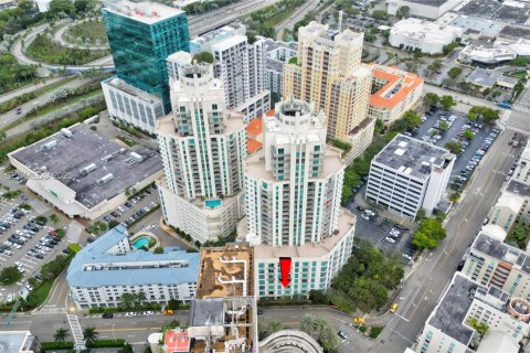 Propiedad comercial en venta en Miami, Florida № 1991083 - foto 8