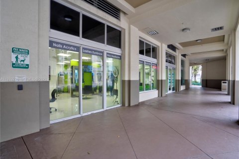 Propiedad comercial en venta en Miami, Florida № 1991083 - foto 16