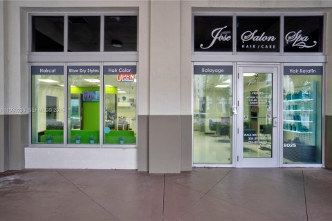 Propiedad comercial en venta en Miami, Florida № 1991083 - foto 15