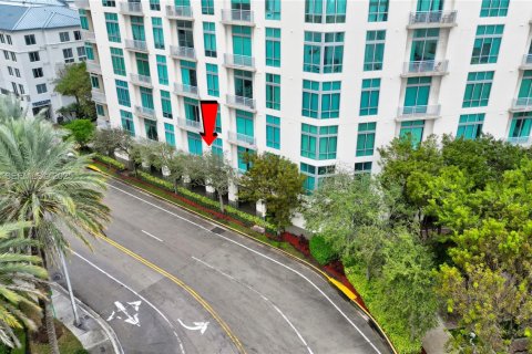 Propiedad comercial en venta en Miami, Florida № 1991083 - foto 2